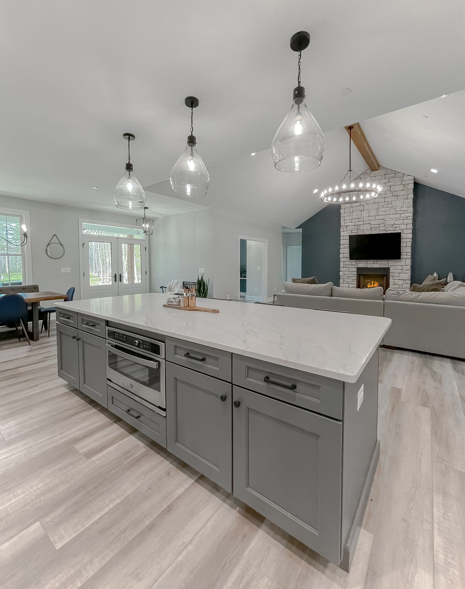 Oak Hill Farmhouse by Shady Lane Construction, gallery photo 1