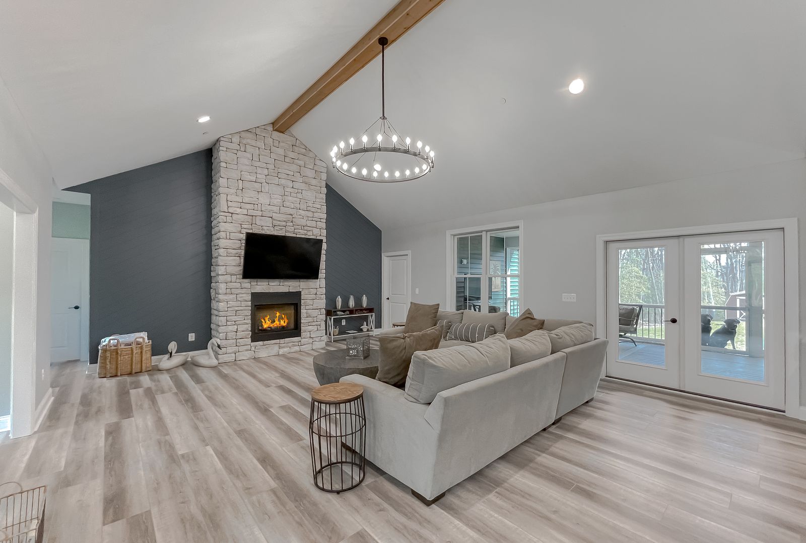 Oak Hill Farmhouse by Shady Lane Construction, gallery photo 3