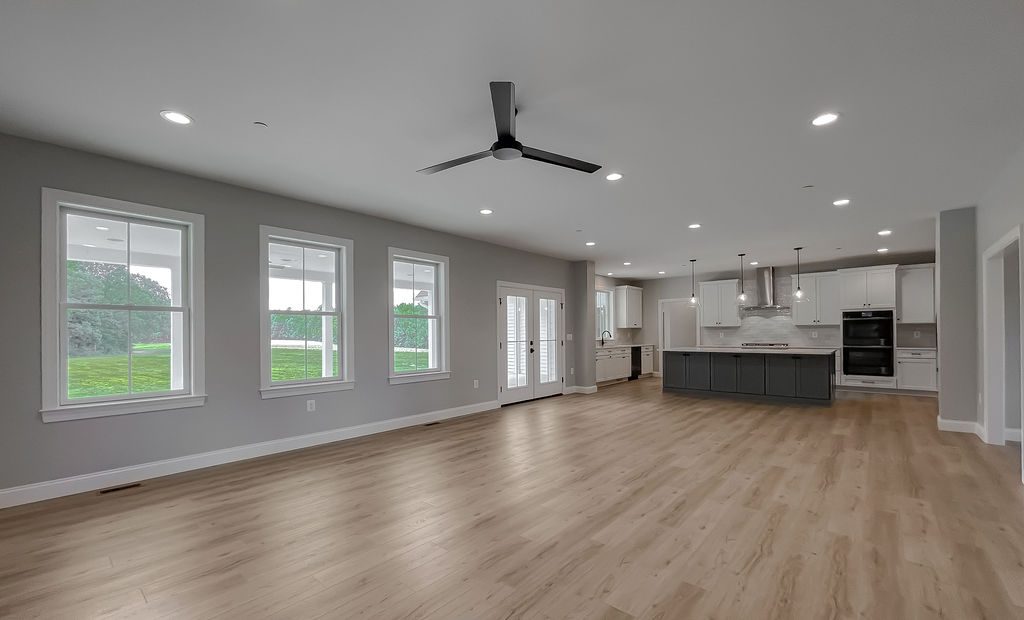 Julia's Knoll Farmhouse by Shady Lane Construction, photo 4